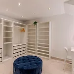 Elegant Semi-detached With Sea Views In 阿德耶