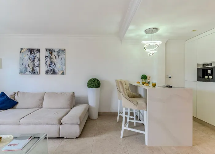 Charming Semi- Detached In Mirador Del Duque *