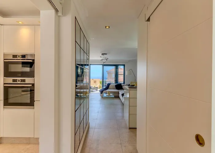 Charming Semi- Detached In Mirador Del Duque Апартаменти