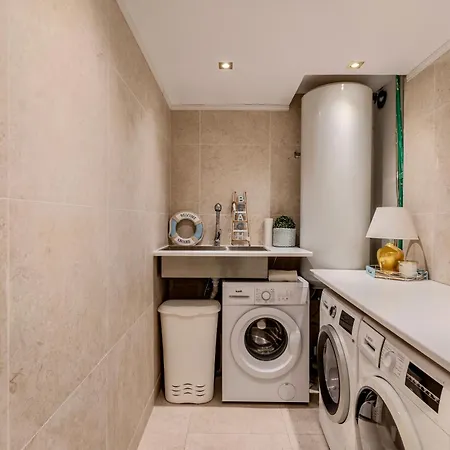 Apartment Elegant Semi-detached With Sea Views In