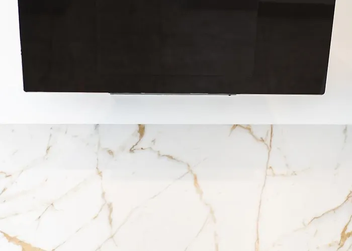 Апартаменты Elegant Semi-detached With Sea Views In