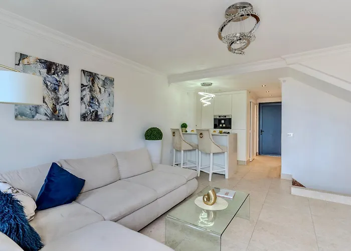 Elegant Semi-detached With Sea Views In Апартаменты *