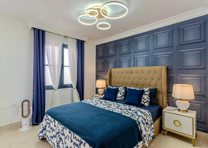 Elegant Semi-detached With Sea Views In Апартаменты Адехе