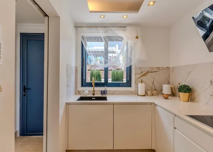 Апартаменты Elegant Semi-detached With Sea Views In