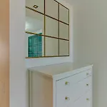 Apartamento Elegant Semi-detached With Sea Views In