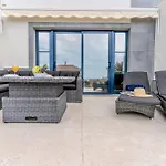 Apartment Elegant Semi-detached With Sea Views In *