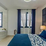 Elegant Semi-detached With Sea Views In Apartment