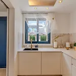 Apartamento Elegant Semi-detached With Sea Views In