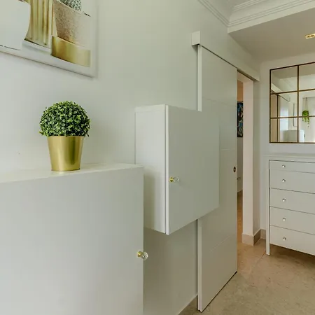 Elegant Semi-detached With Sea Views In 아파트 *