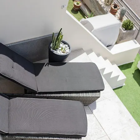 Elegant Semi-detached With Sea Views In * 아데제