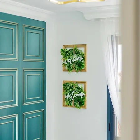 Elegant Semi-detached With Sea Views In 아파트 *