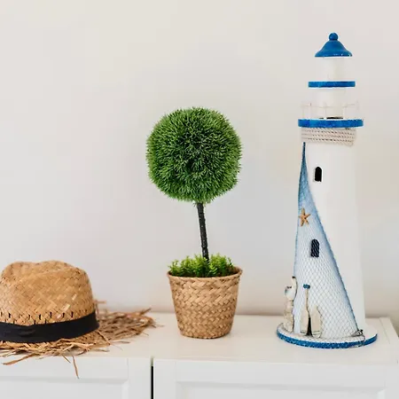 아파트 Elegant Semi-detached With Sea Views In