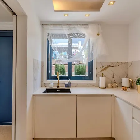 Lejlighed Elegant Semi-detached With Sea Views In