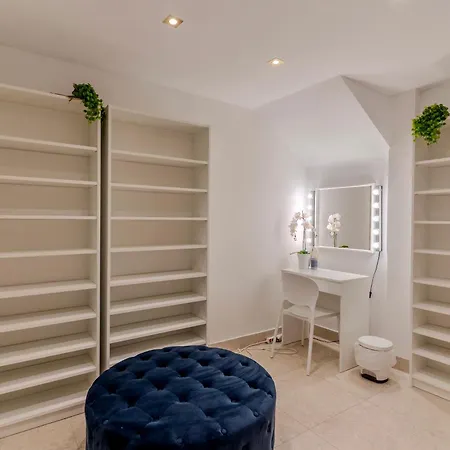 Elegant Semi-detached With Sea Views In Apartment *