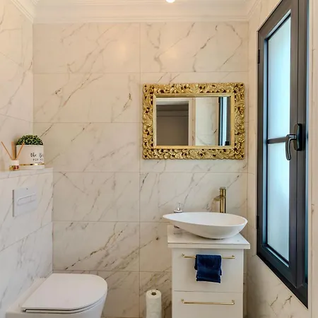 Elegant Semi-detached With Sea Views In * 아데제