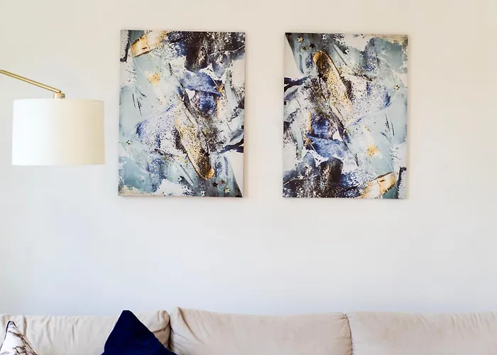 Elegant Semi-detached With Sea Views In Lejlighed