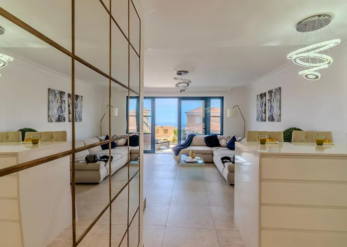 Elegant Semi-detached With Sea Views In Lejlighed Costa Adeje (Tenerife)