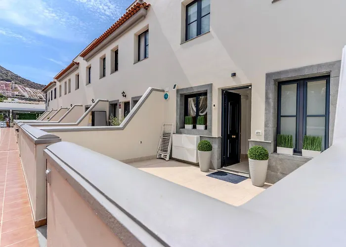 Elegant Semi-detached With Sea Views In Lejlighed Costa Adeje (Tenerife)