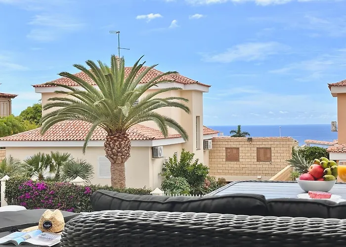 Charming Semi- Detached In Mirador Del Duque